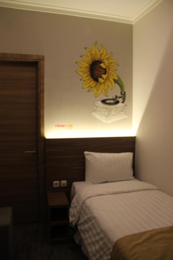 Front One Cabin Malioboro Jogja يوغياكارتا المظهر الخارجي الصورة